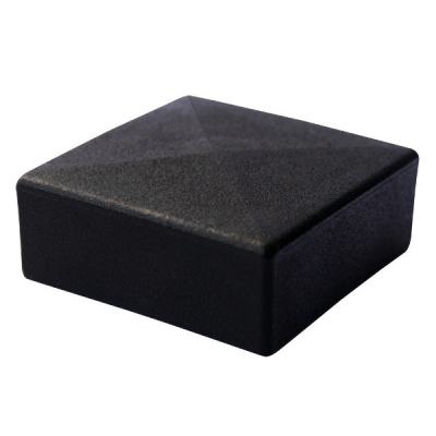 Embout pour tube carré utilisable extérieur