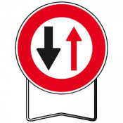 Panneau de Prescription B15 Sens de Circulation Non Prioritaire – Signalisation Routière Sécurisée –