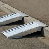Rampe de chargement spéciale trottoir aluminium 3 t - la pièce