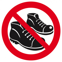 Signaux d'interdiction "Chaussures interdites"