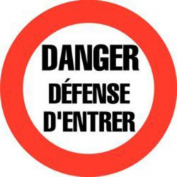 Signaux d'interdiction "Danger défense d'entrer"