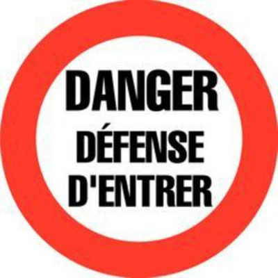 Signaux d'interdiction "Danger défense d'entrer"