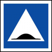 Panneau Attention Ralentisseur – Signalisation Sécurité – Durable & Visible