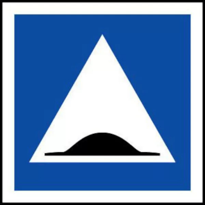 Panneau Attention Ralentisseur – Signalisation Sécurité – Durable & Visible