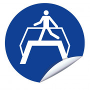 Panneau Utiliser la Passerelle – Signal d’Obligation Sécurité – Conforme ISO 7010