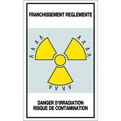 Panneau franchissement règlementé danger d'irradiation risque de contamination