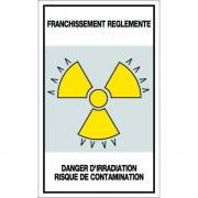 Panneau franchissement règlementé danger d'irradiation risque de contamination