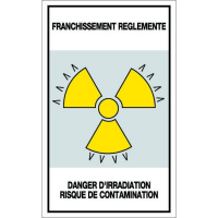 Panneau franchissement règlementé danger d'irradiation risque de contamination Panneau franchissement règlementé danger d'irradiation risque de contamination